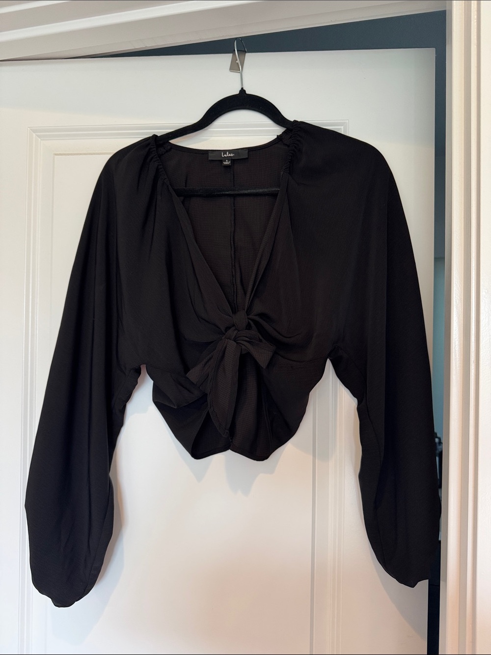 Lulu's Black Front-Tie Long Sleeve Cropped Blouse